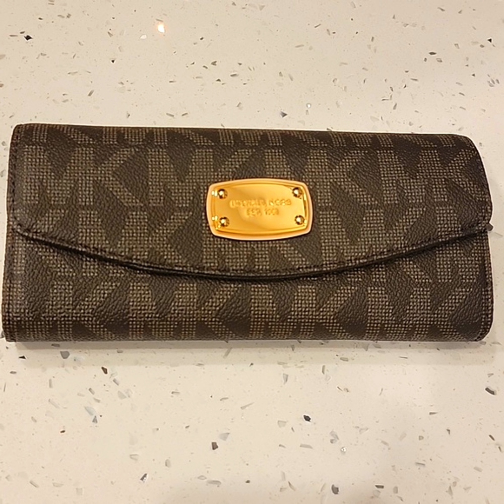 🍃 NWOT Michael kors women's wallet brown signature